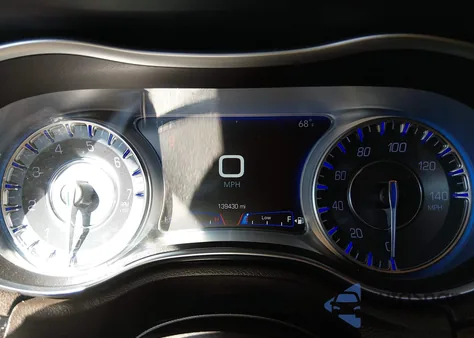 2013 Chrysler 300C z USA, uszkodzony, nr VIN 2C3CCAET0DH710101